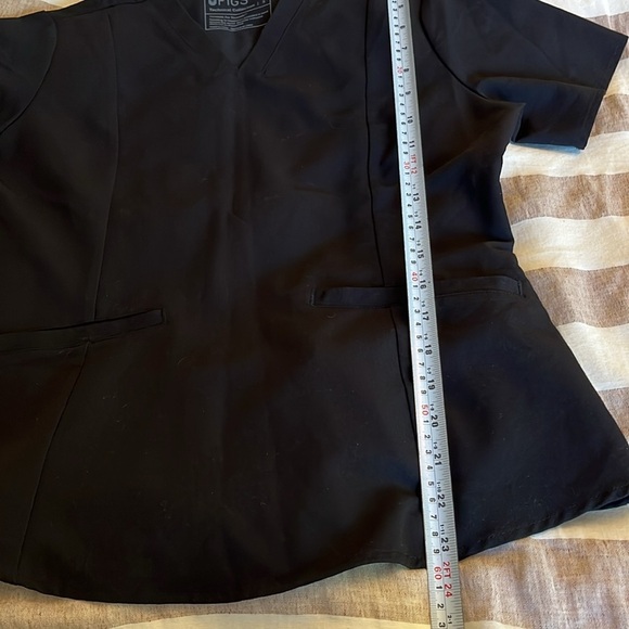 Figs Black pullover short sleeve medical scrubs front pocket top size small - Picture 13 of 14